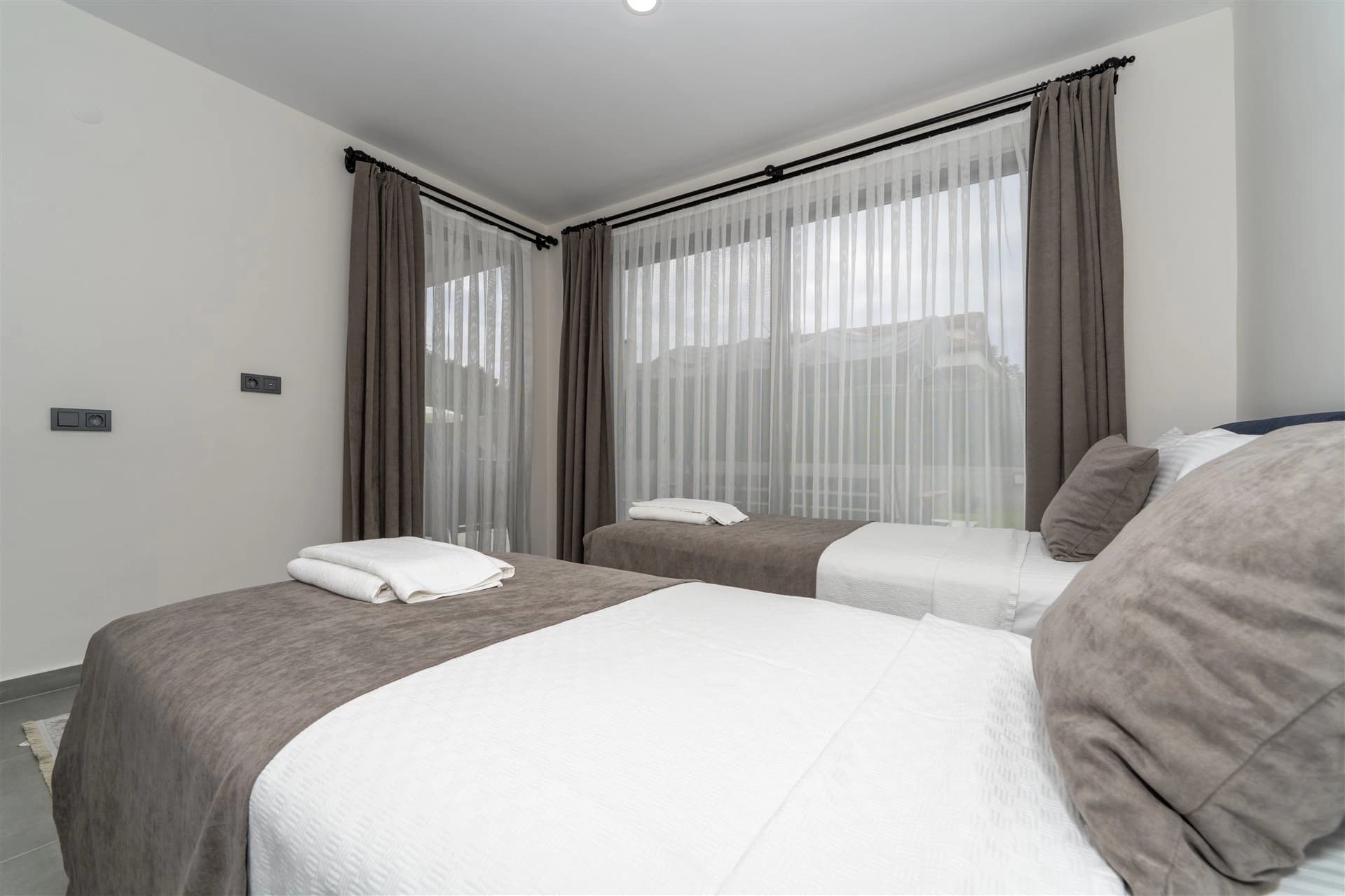 Villa Belcehan Zeytin Korunaklı Havuz 40