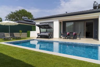 Villa Belcehan Zeytin Korunaklı Havuz 52