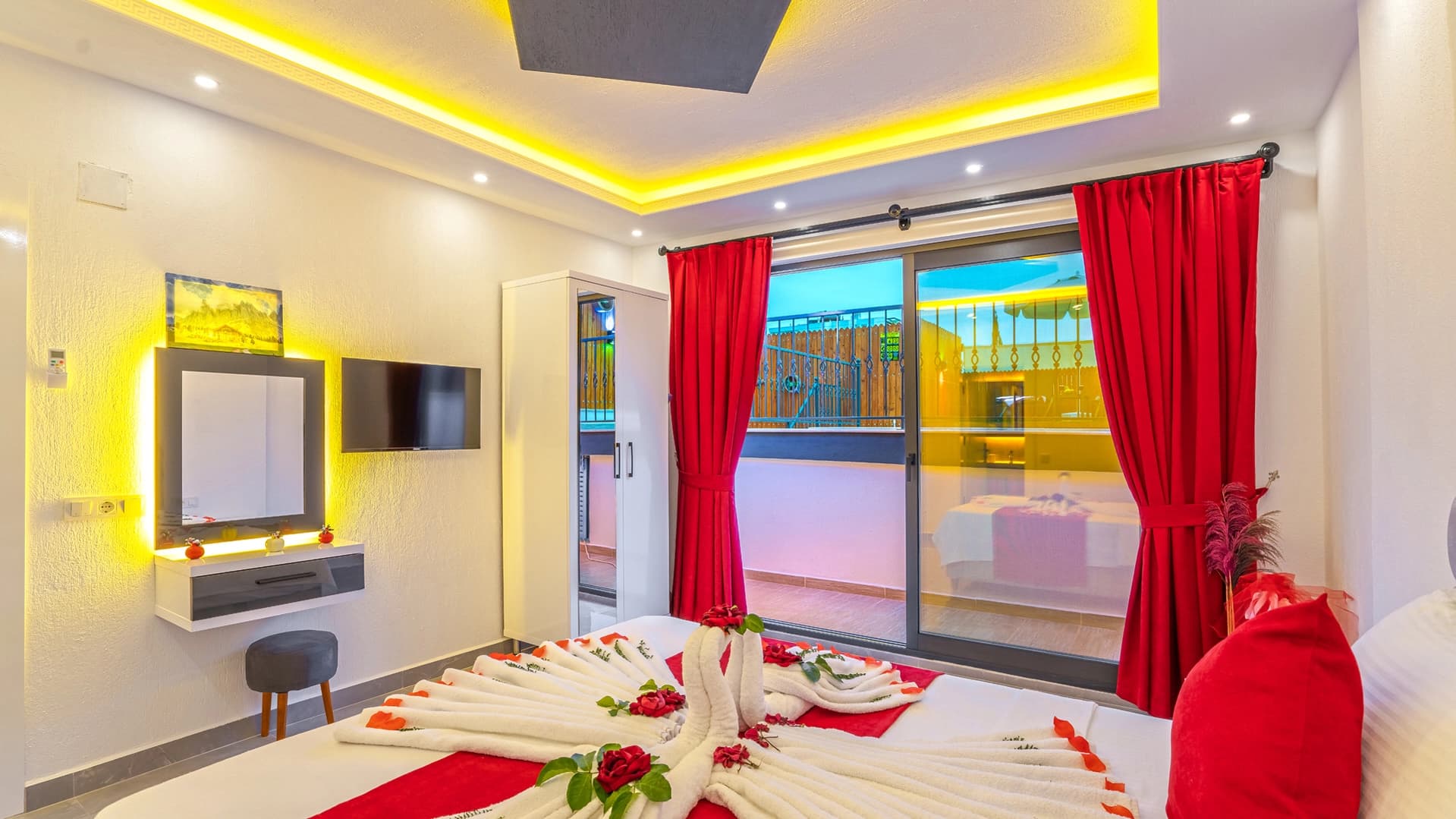 Villa Ela Ece Korunaklı Havuz 52