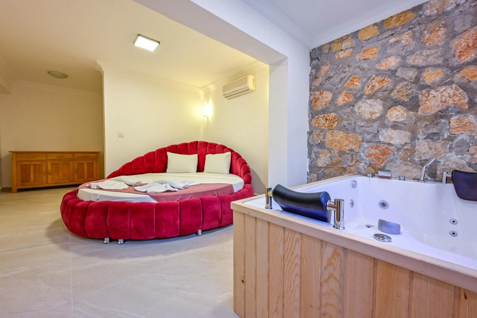 Villa Massimo Korunaklı Havuz 18