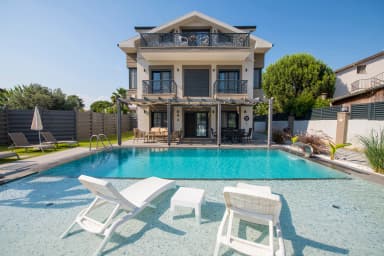 Villa Lore A Korunaklı Havuz 85
