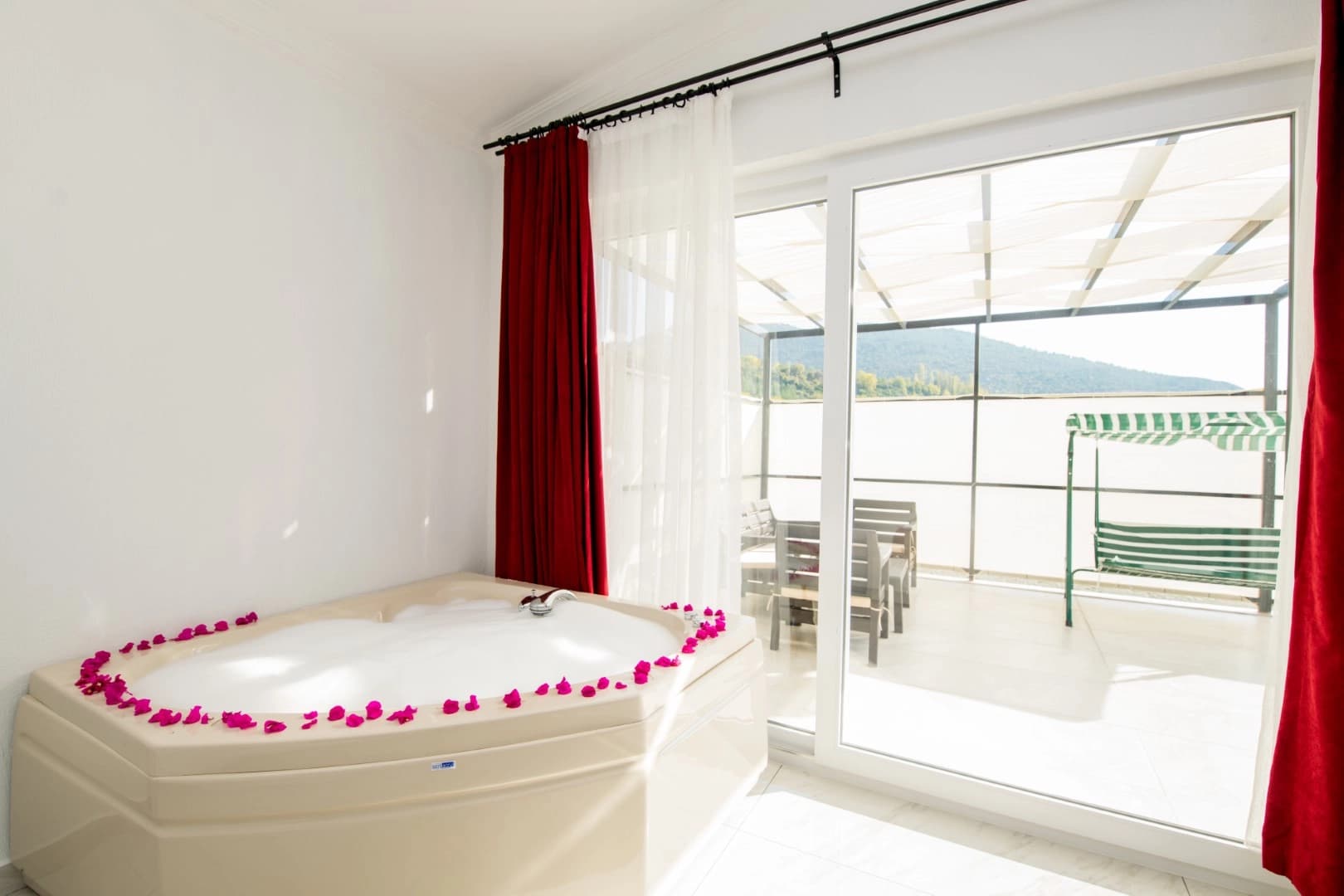 Villa Seher Korunaklı Havuz 64