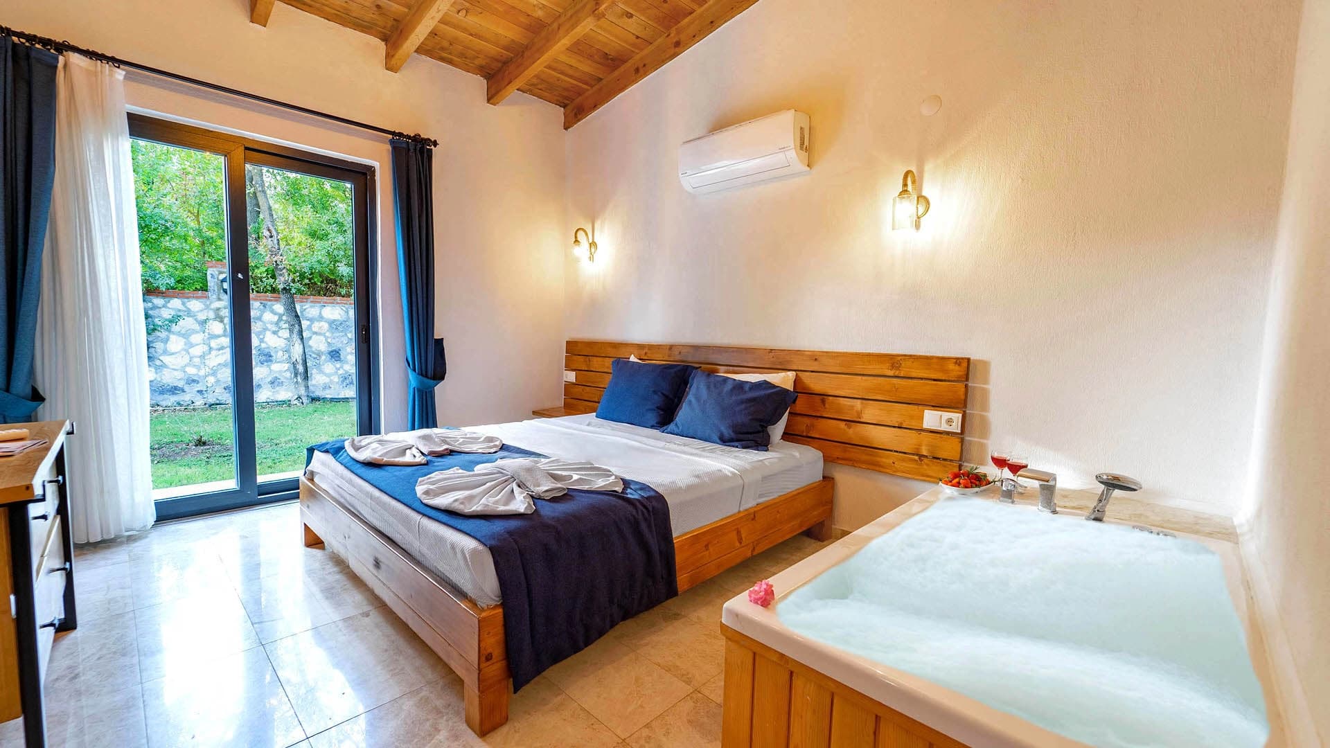 Villa Eterna Korunaklı Havuz 73