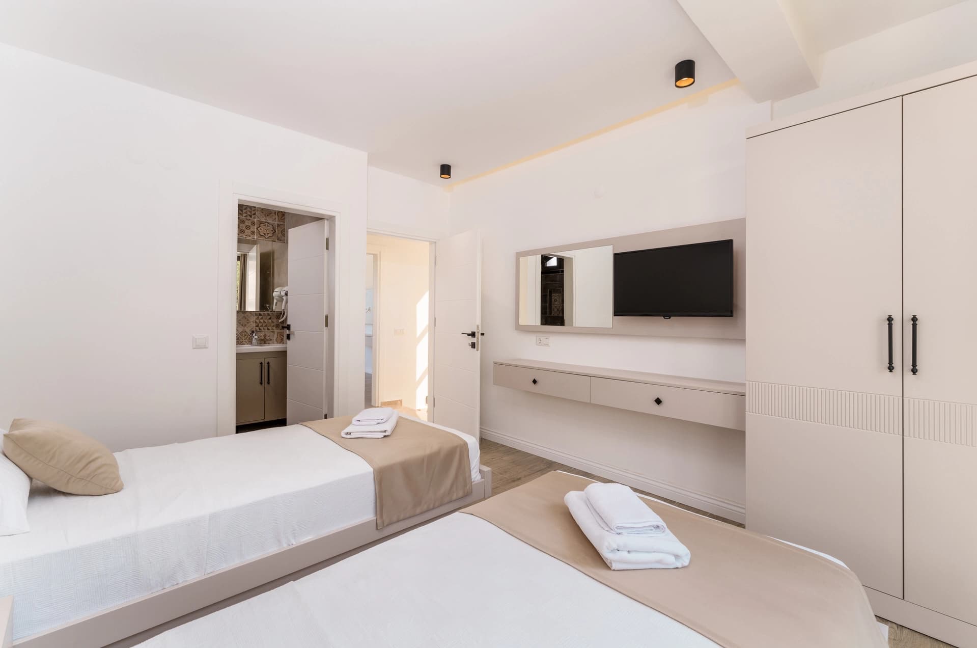 Villa Brow Korunaklı Havuz 37