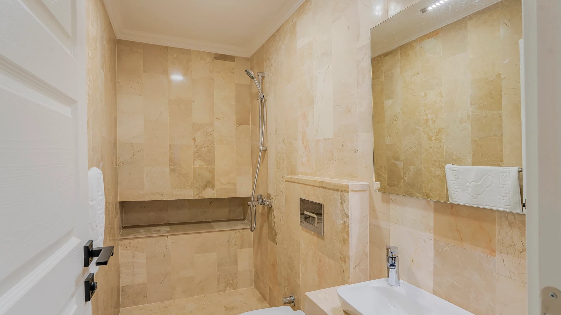 Suit Almila Korunaklı Havuz 58