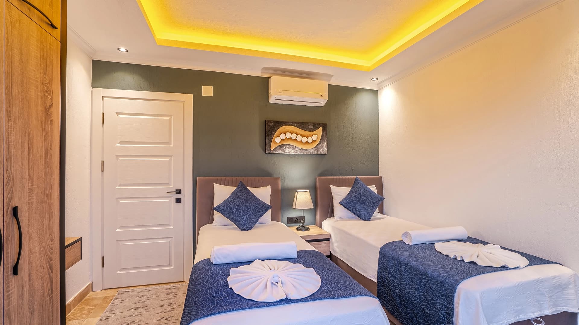 Suit Almila Kalkan 37