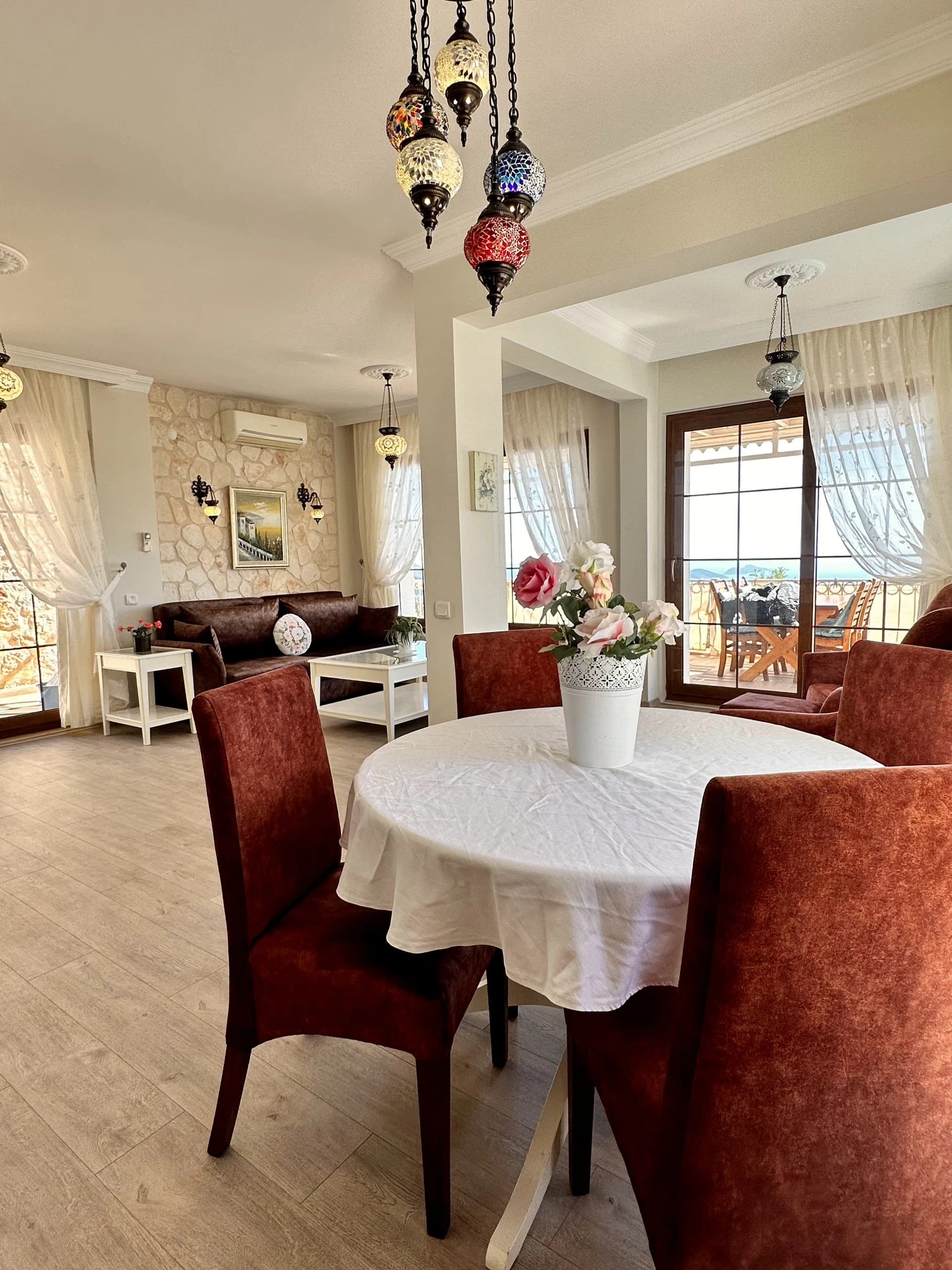 Villa Berat Korunaklı Havuz 70