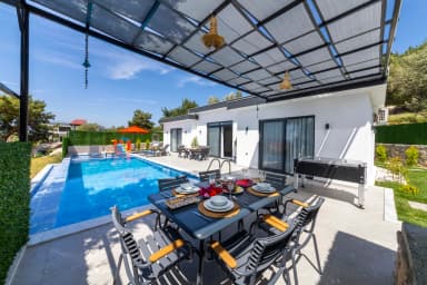Villa Elyase Korunaklı Havuz 93