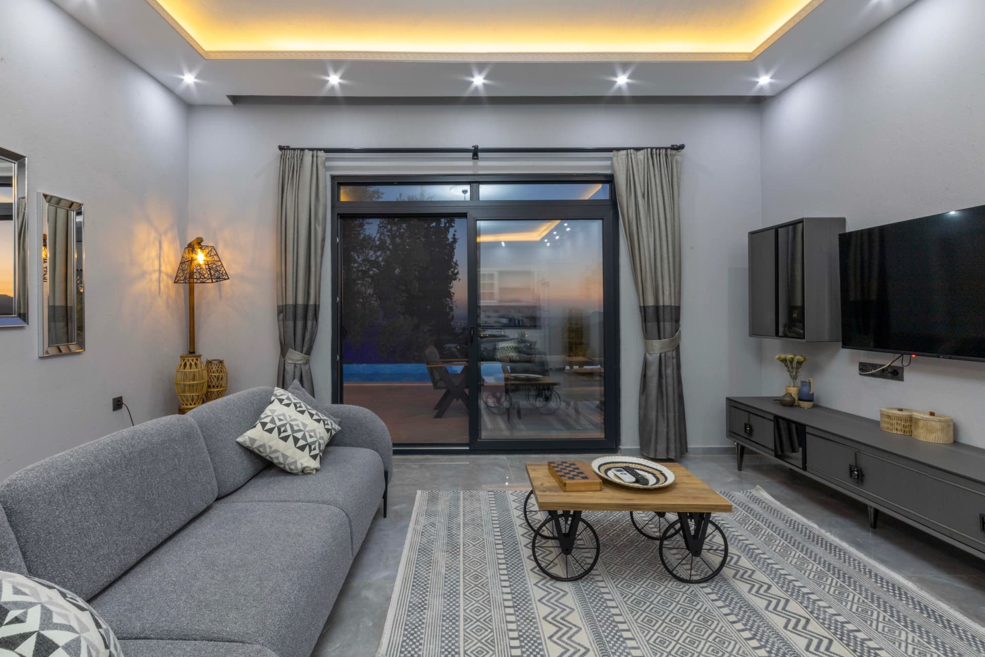 Villa Elyase Korunaklı Havuz 25