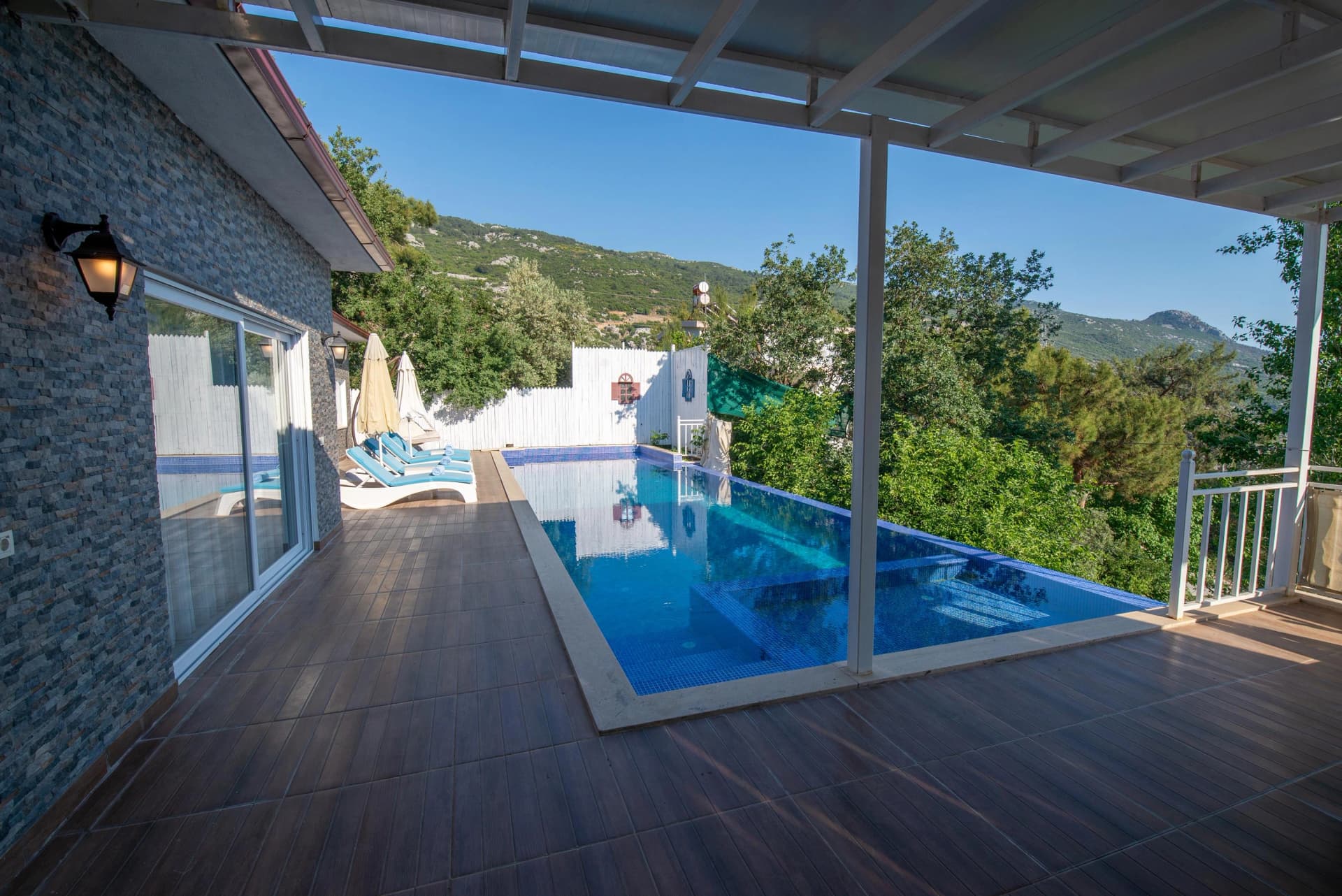 Villa Peri Korunaklı Havuz 83