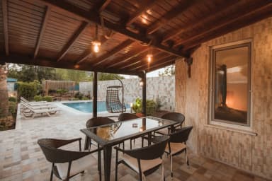 Villa Devina Korunaklı Havuz 85