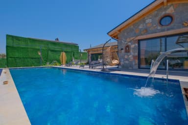 Villa Zehra Sultan Korunaklı Havuz 49