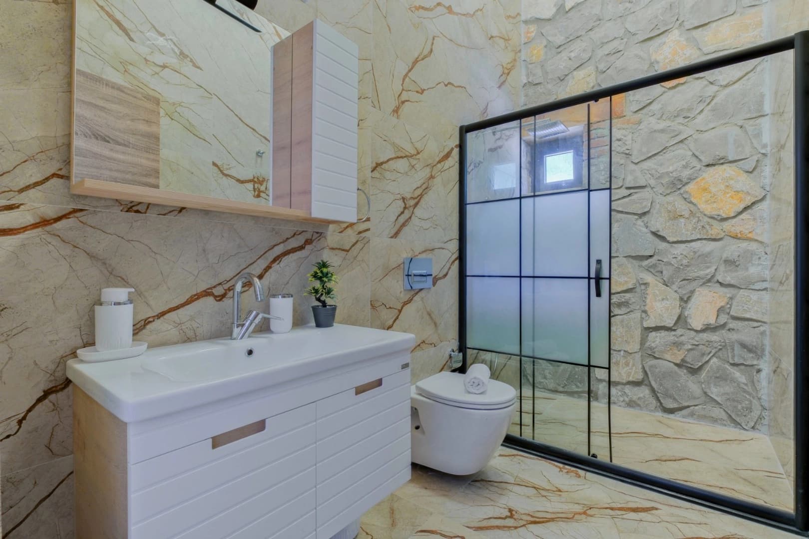 Villa Zehra Sultan Korunaklı Havuz 31