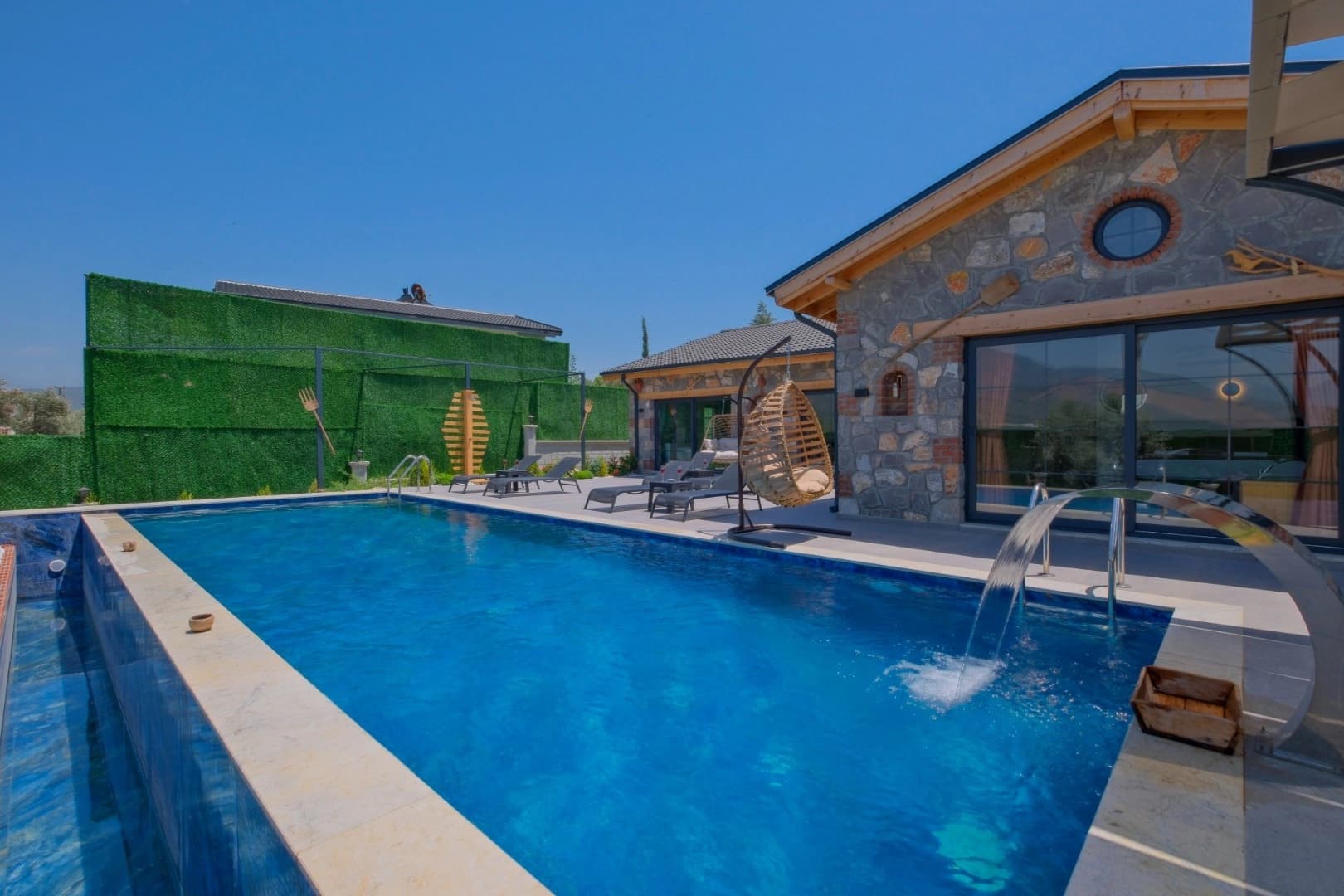 Villa Zehra Sultan Korunaklı Havuz 35