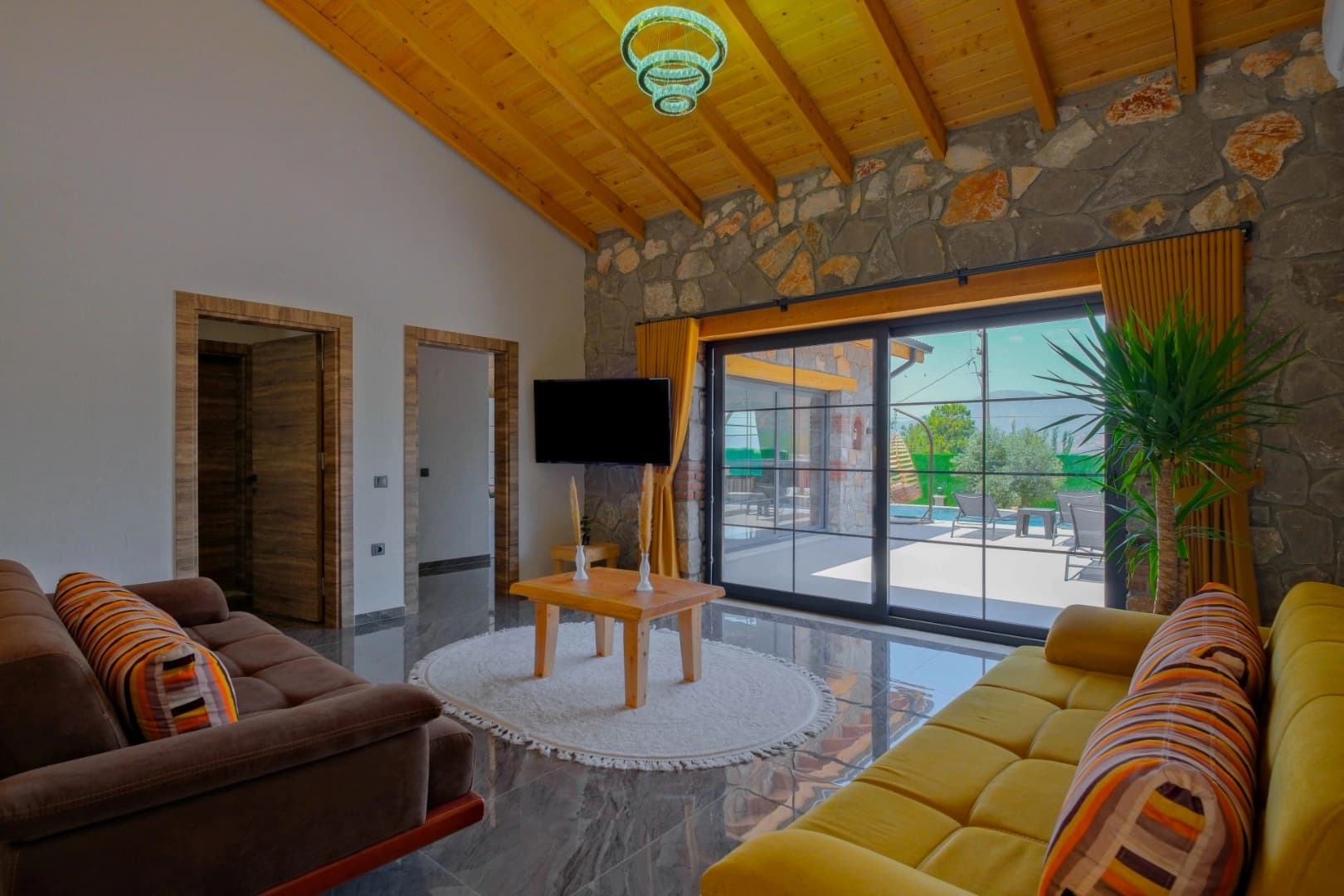 Villa Zehra Sultan Korunaklı Havuz 51