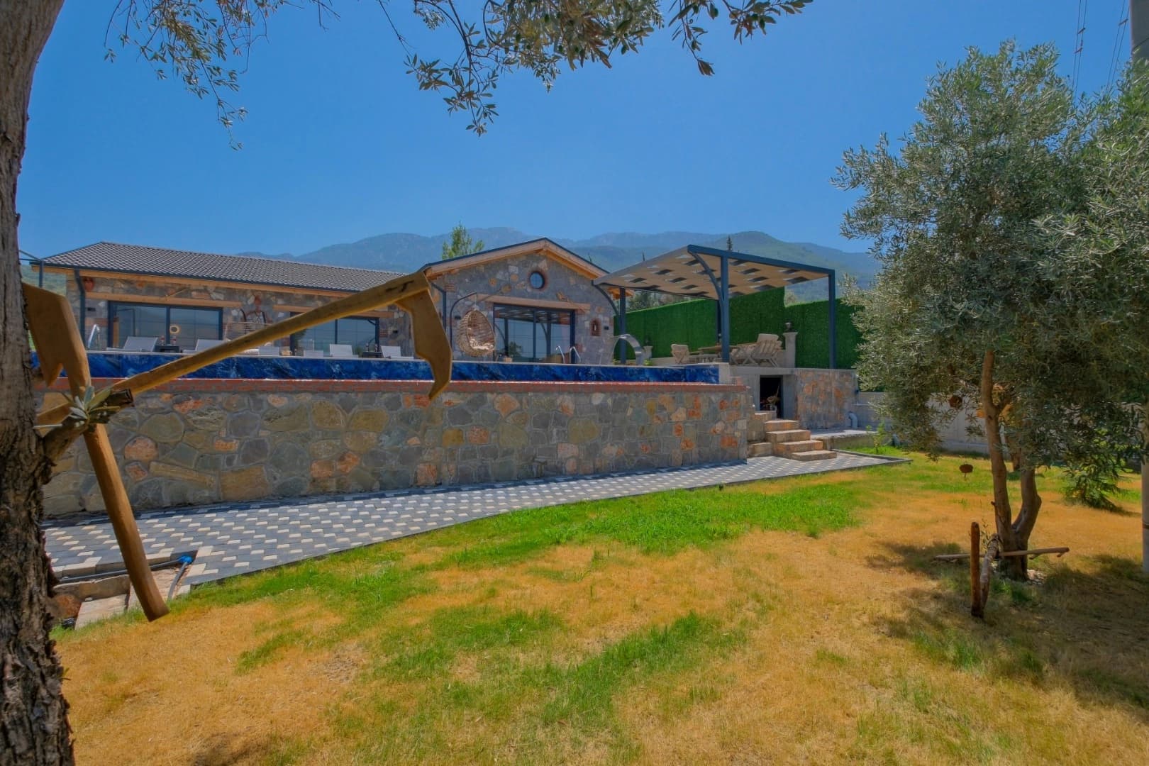 Villa Zehra Sultan Korunaklı Havuz 91