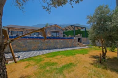 Villa Zehra Sultan Korunaklı Havuz 91