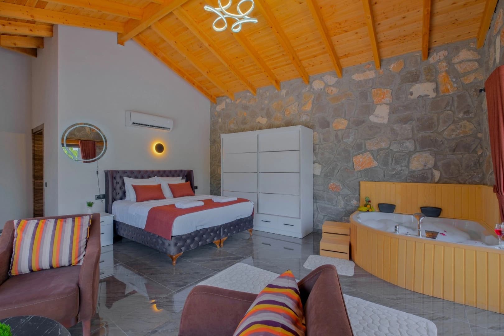 Villa Zehra Sultan Korunaklı Havuz 93