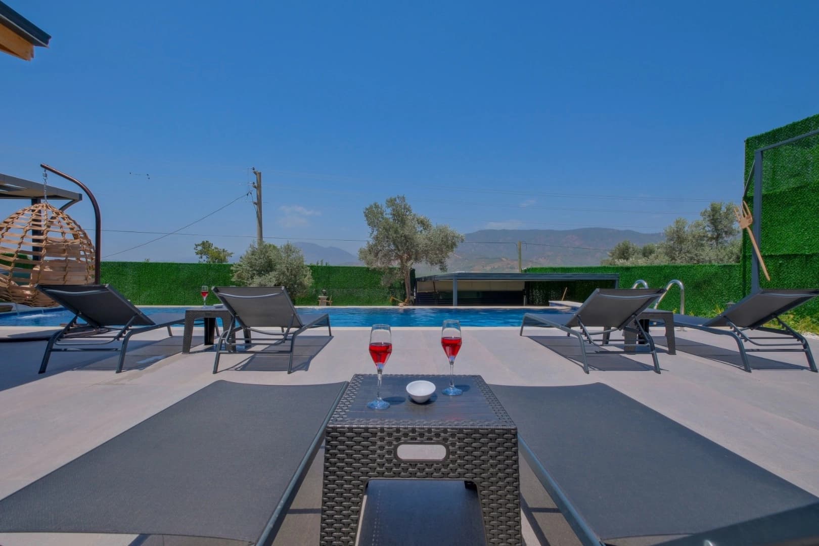 Villa Zehra Sultan Korunaklı Havuz 57