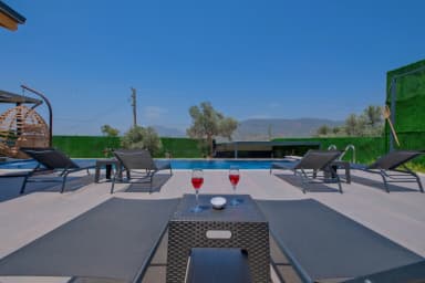 Villa Zehra Sultan Korunaklı Havuz 57