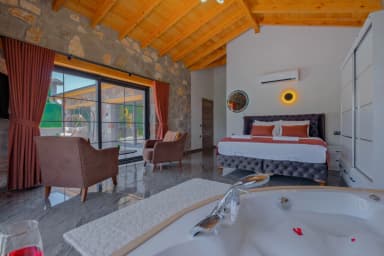 Villa Zehra Sultan Korunaklı Havuz 17