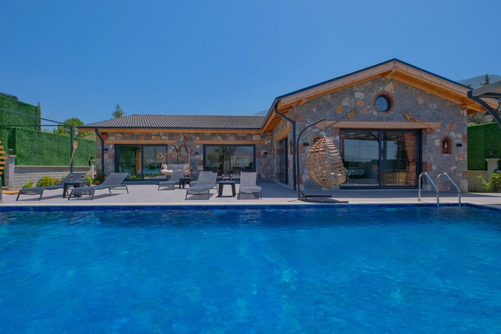 Villa Zehra Sultan Korunaklı Havuz 71