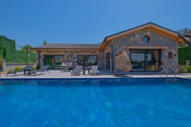 Villa Zehra Sultan Korunaklı Havuz 71