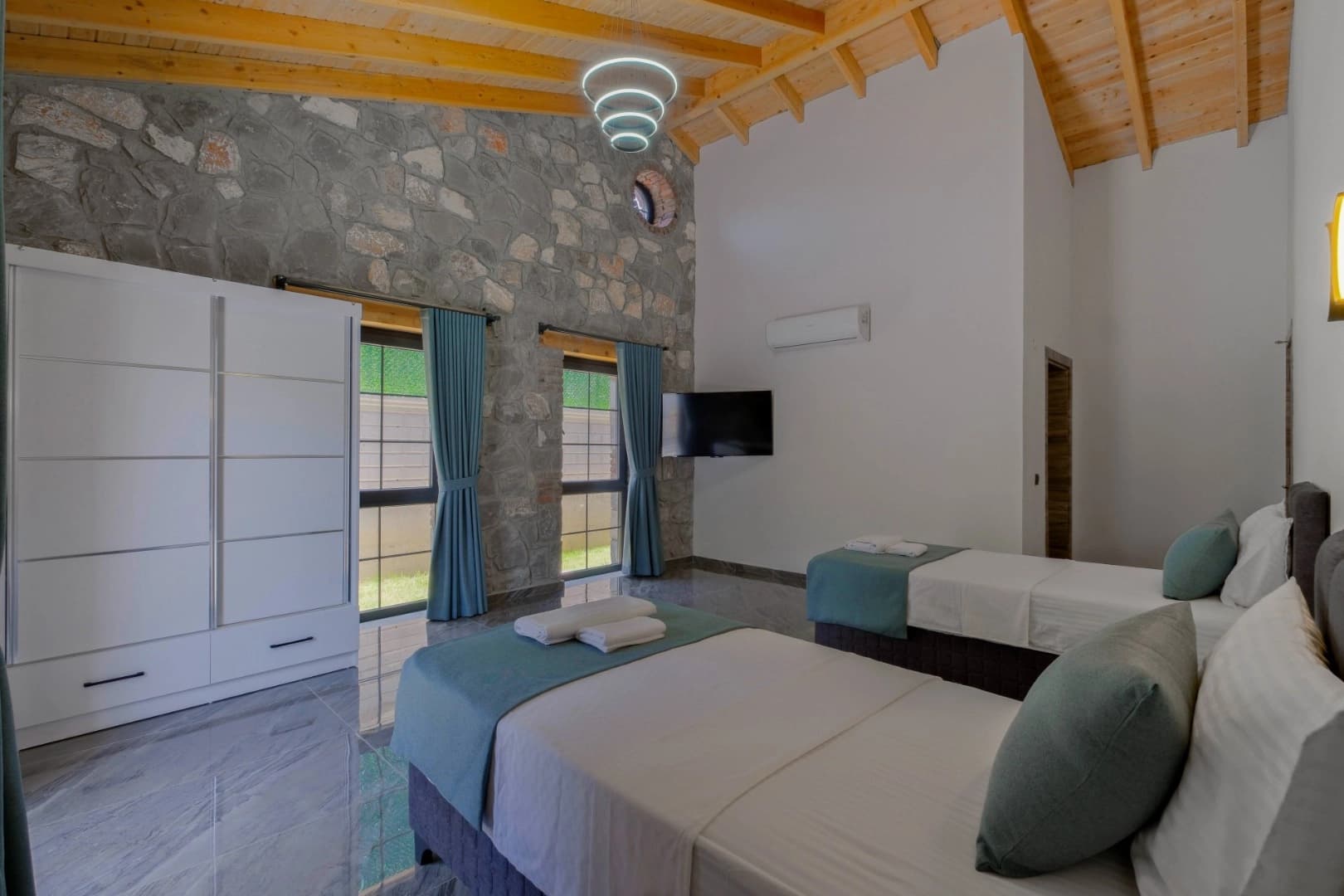 Villa Zehra Sultan Korunaklı Havuz 73