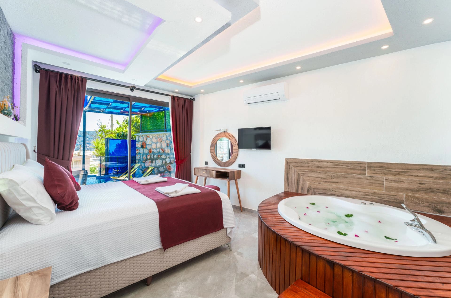 Villa Efecan Korunaklı Havuz 13