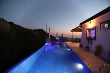 Villa Selvi Balayı Korunaklı Havuz 63