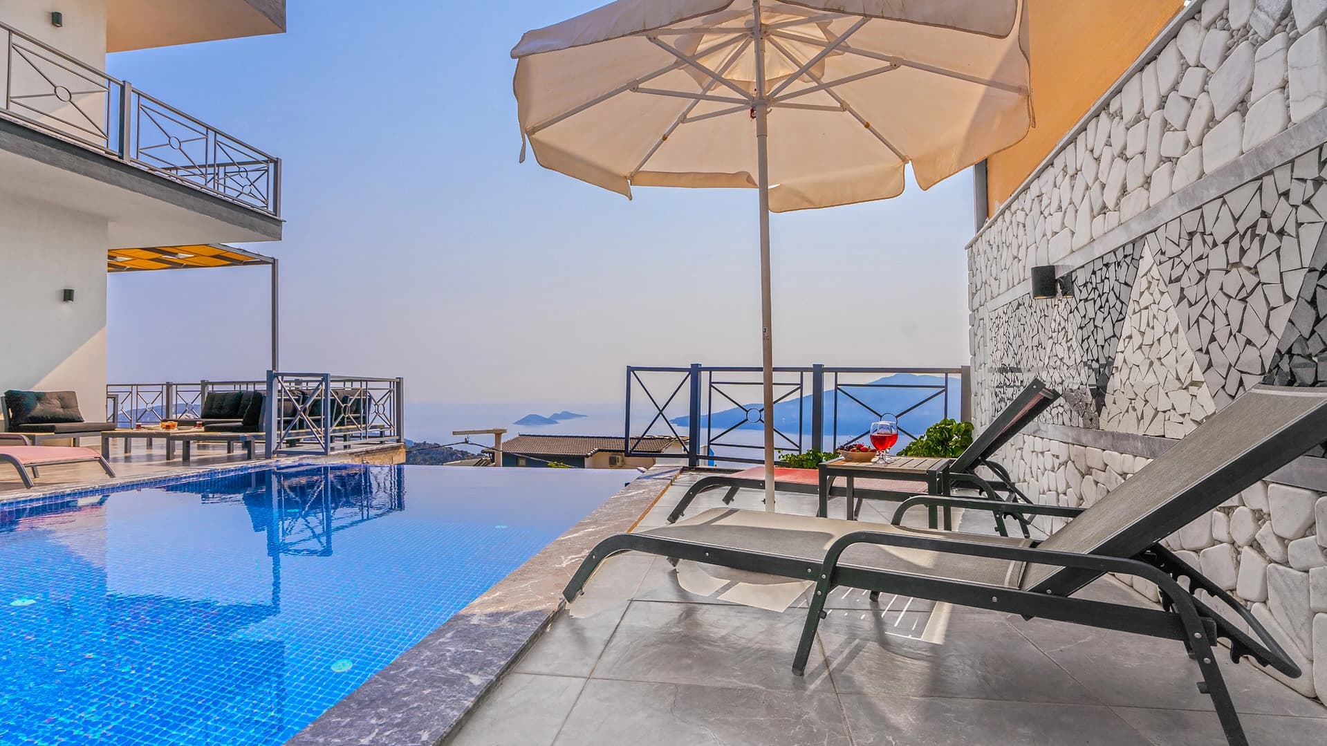 Villa Alfa Delta Korunaklı Havuz 13