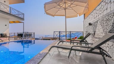 Villa Alfa Delta Korunaklı Havuz 13