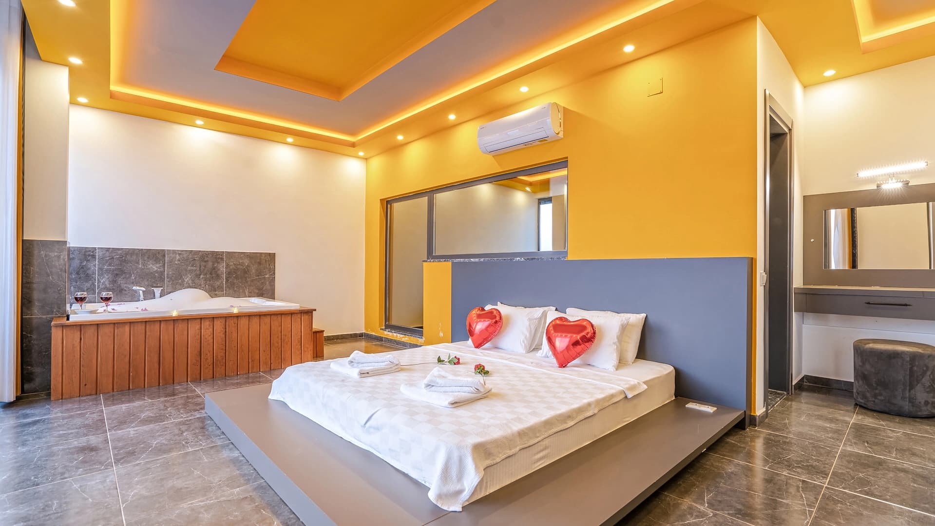 Villa Alfa Delta Korunaklı Havuz 71