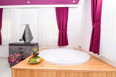 Villa Gıbrıs Korunaklı Havuz 73