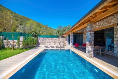 Villa Akar Korunaklı Havuz 27