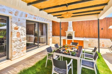 Villa Tan Üzümlü Korunaklı Havuz 27