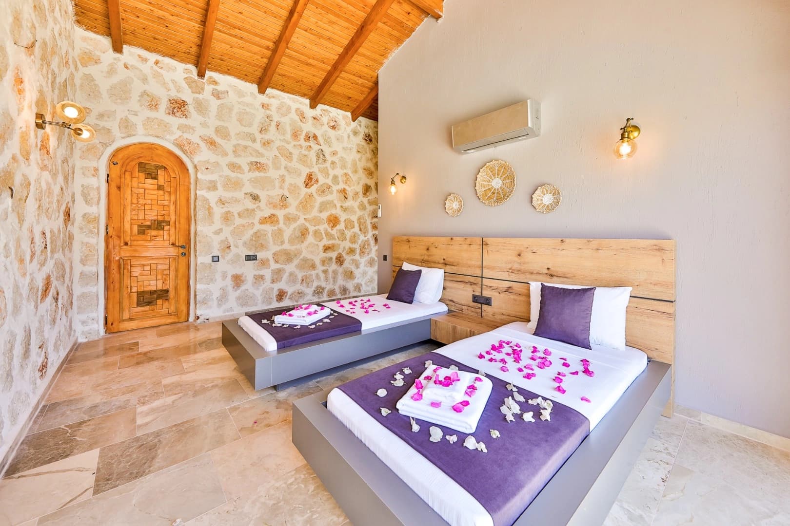 Villa Tan Üzümlü Korunaklı Havuz 77