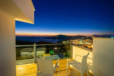 Villa April Özel Havuzlu 98