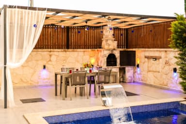 Villa Demirs Korunaklı Havuz 99