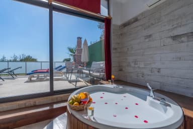 Villa Zümrüt  Korunaklı Havuz 32