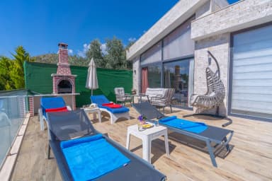 Villa Zümrüt  Korunaklı Havuz 86