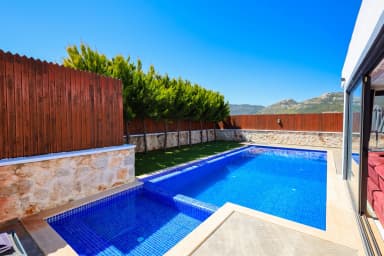 Villa Gümüş Korunaklı Havuz 42