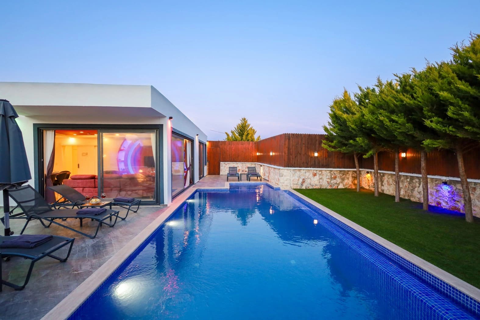Villa Gümüş Korunaklı Havuz 70