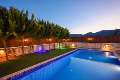 Villa Gümüş Korunaklı Havuz 84