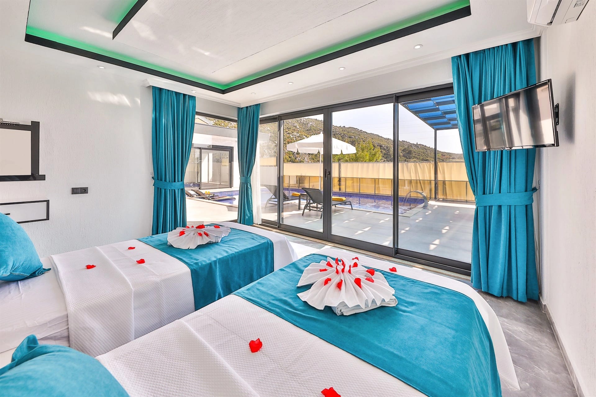 Villa Tayyar Korunaklı Havuz 17