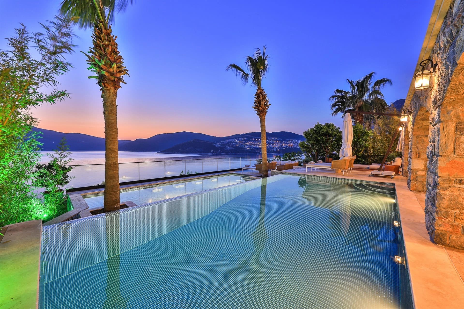 Villa Efe Korunaklı Havuz 98