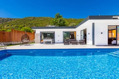 Villa Lidya Korunaklı Havuz 42