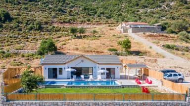 Villa Buğlem Sarıbelen Korunaklı Havuz 39