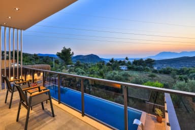 Villa Fi Manor Korunaklı Havuz 81