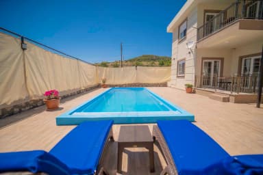 Villa Şakayık Korunaklı Havuz 44